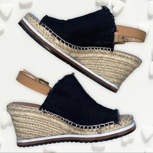 Woman’s size 7 Tommy Hilfiger Sandler